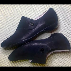 NWOT Jambu Pointed Loafers
